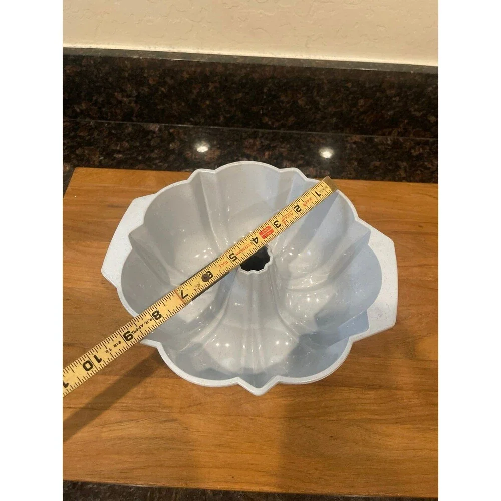 Nordic Ware microwave safe 9Cup Bundt cake pan